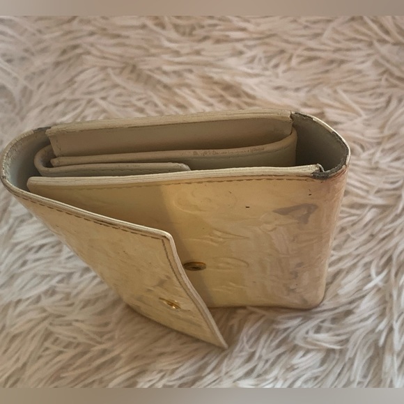 🏆VINTAGE LV IVORY VERNIS INTL WALLET-Outside needs a paint job!Purchased 4 DIY - Picture 5 of 7